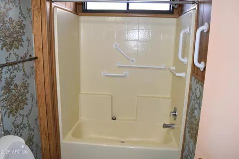 Bath - 401 E Timber Dr, Payson, AZ 85541 photo 2 of 6