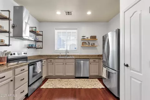 Kitchen - 3863 S Posse Trl, Gilbert, AZ 85297 photo 3 of 3