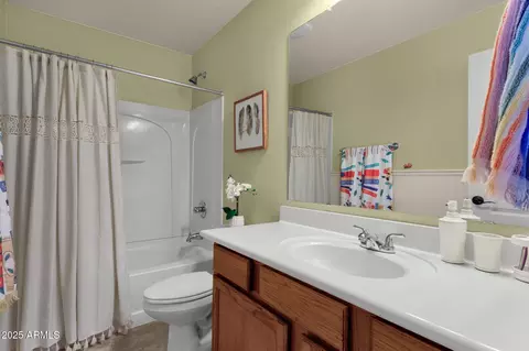 Bath - 3863 S Posse Trl, Gilbert, AZ 85297 photo 3 of 3