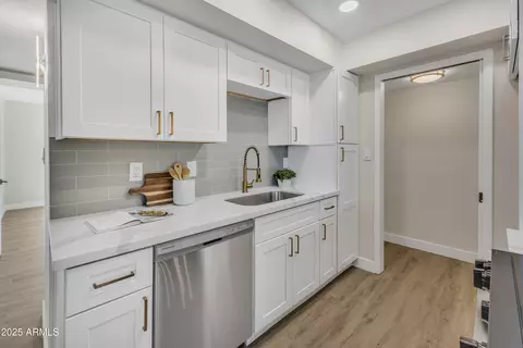 4752 N 20th Ave, Phoenix, AZ 85015 photo 8