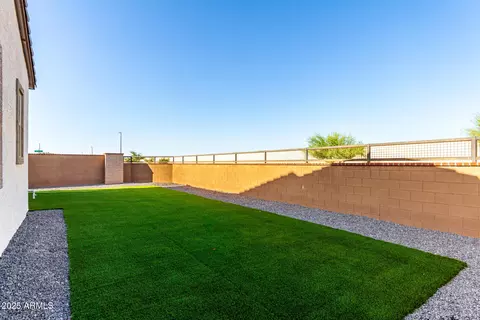 Exterior - 531 S Owl Dr, Gilbert, AZ 85296 photo 3 of 6
