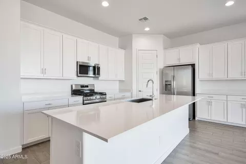 Kitchen - 531 S Owl Dr, Gilbert, AZ 85296 photo 1 of 2