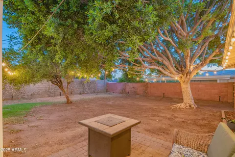 Exterior - 1909 E Bethany Home Rd, Phoenix, AZ 85016 photo 11 of 16