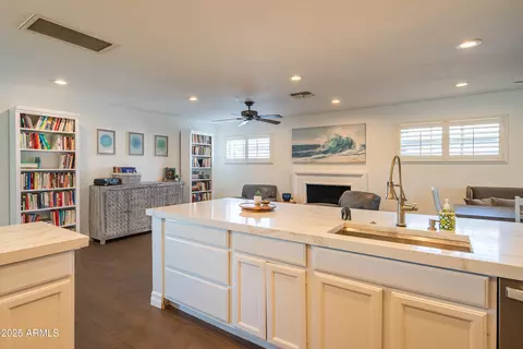 Kitchen - 1909 E Bethany Home Rd, Phoenix, AZ 85016 photo 6 of 9