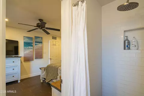 Bath - 1909 E Bethany Home Rd, Phoenix, AZ 85016 photo 1 of 4