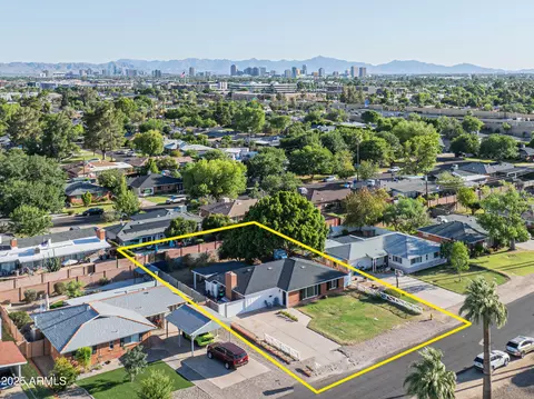 View/Area - 1909 E Bethany Home Rd, Phoenix, AZ 85016 photo 3 of 12