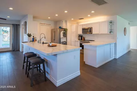 Kitchen - 1909 E Bethany Home Rd, Phoenix, AZ 85016 photo 3 of 9
