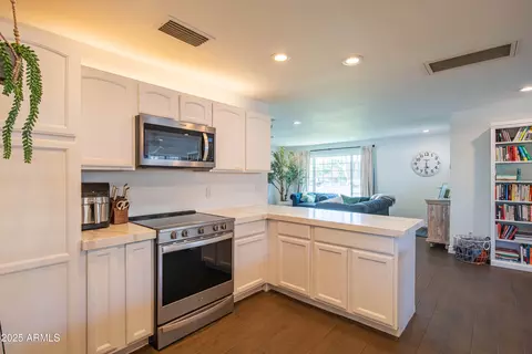 Kitchen - 1909 E Bethany Home Rd, Phoenix, AZ 85016 photo 8 of 9
