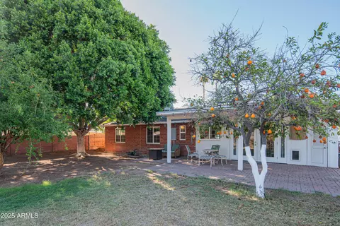 Exterior - 1909 E Bethany Home Rd, Phoenix, AZ 85016 photo 10 of 16