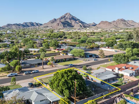 View/Area - 1909 E Bethany Home Rd, Phoenix, AZ 85016 photo 1 of 12