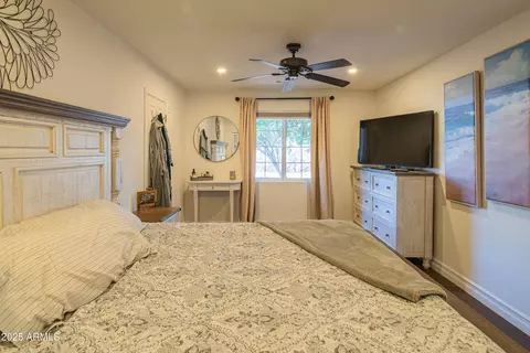 Bedroom - 1909 E Bethany Home Rd, Phoenix, AZ 85016 photo 3 of 5