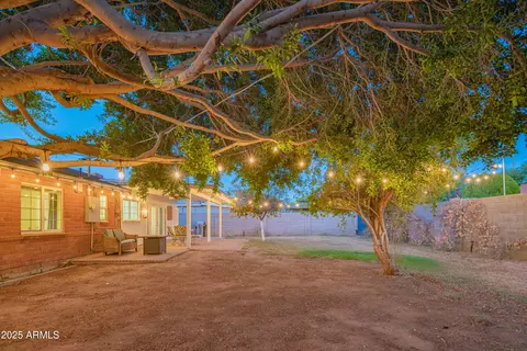 Exterior - 1909 E Bethany Home Rd, Phoenix, AZ 85016 photo 14 of 16