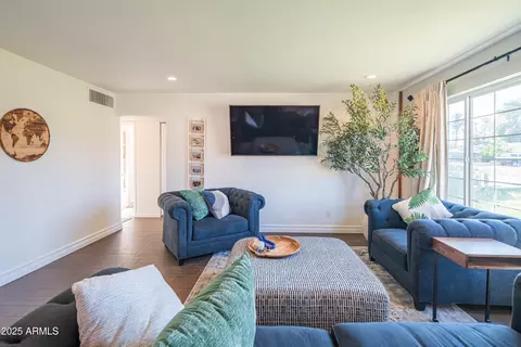 Living - 1909 E Bethany Home Rd, Phoenix, AZ 85016 photo 2 of 7