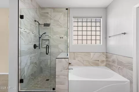 Bath - 1506 E Branham Ln, Phoenix, AZ 85042 photo 3 of 5