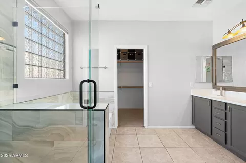 Bath - 1506 E Branham Ln, Phoenix, AZ 85042 photo 1 of 5