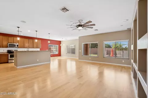 Living - 1506 E Branham Ln, Phoenix, AZ 85042 photo 1 of 4