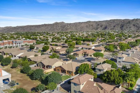 View/Area - 1506 E Branham Ln, Phoenix, AZ 85042 photo 2 of 3