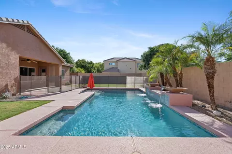 Exterior - 1506 E Branham Ln, Phoenix, AZ 85042 photo 4 of 8