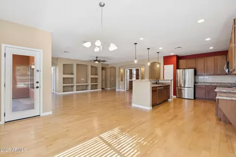 Living - 1506 E Branham Ln, Phoenix, AZ 85042 photo 3 of 4
