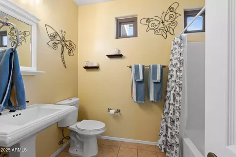 Bath - 1506 E Branham Ln, Phoenix, AZ 85042 photo 4 of 5