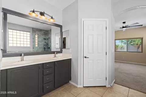 Bath - 1506 E Branham Ln, Phoenix, AZ 85042 photo 2 of 5