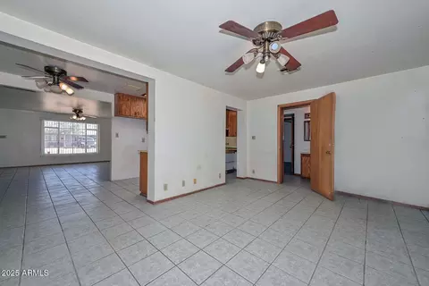 Living - 829 Echo Ln, Phoenix, AZ 85020 photo 7 of 8