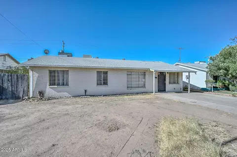 Exterior - 829 Echo Ln, Phoenix, AZ 85020 photo 3 of 9
