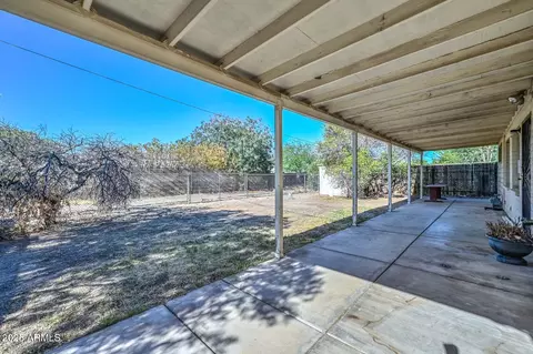 Exterior - 829 Echo Ln, Phoenix, AZ 85020 photo 5 of 9