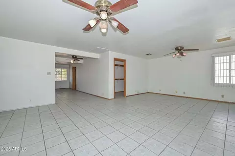 Living - 829 Echo Ln, Phoenix, AZ 85020 photo 1 of 8
