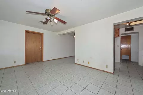 Living - 829 Echo Ln, Phoenix, AZ 85020 photo 6 of 8