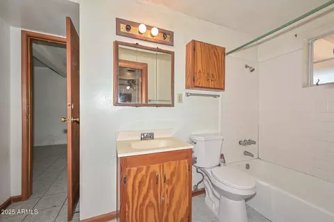 Bath - 829 Echo Ln, Phoenix, AZ 85020 photo 2 of 2