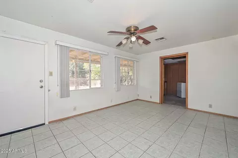 Living - 829 Echo Ln, Phoenix, AZ 85020 photo 5 of 8