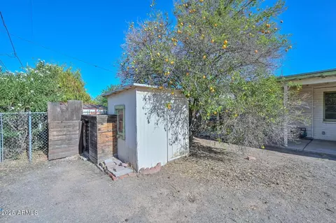 Exterior - 829 Echo Ln, Phoenix, AZ 85020 photo 7 of 9