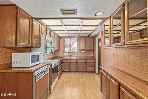 Kitchen - 2138 W Northview Ave, Phoenix, AZ 85021 photo 1 of 3