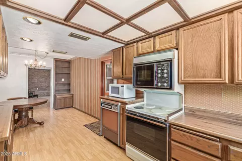Kitchen - 2138 W Northview Ave, Phoenix, AZ 85021 photo 2 of 3