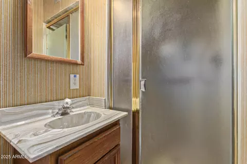 Bath - 2138 W Northview Ave, Phoenix, AZ 85021 photo 1 of 2