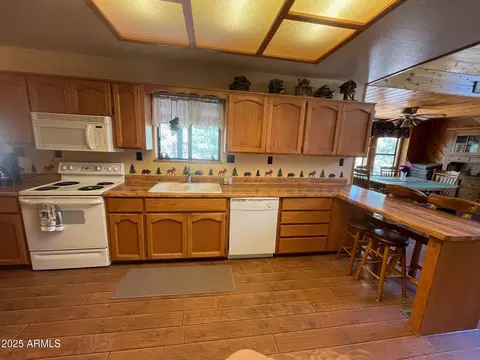 Kitchen - 2235 Del Rio Cir, Overgaard, AZ 85933 photo 1 of 3