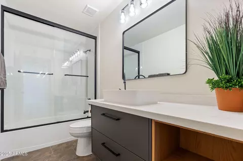 Bath - 16648 N 30th Ave, Phoenix, AZ 85053 photo 2 of 2