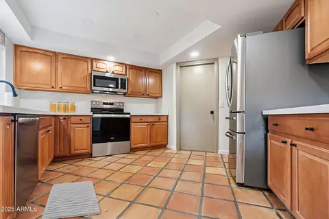 Kitchen - 16648 N 30th Ave, Phoenix, AZ 85053 photo 2 of 2
