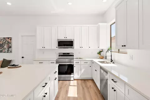 Kitchen - 81 E Smoke Tree Rd, Gilbert, AZ 85296 photo 4 of 4