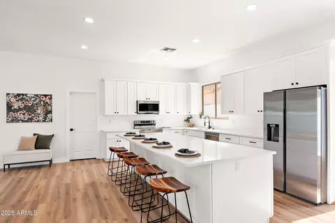 Kitchen - 81 E Smoke Tree Rd, Gilbert, AZ 85296 photo 3 of 4