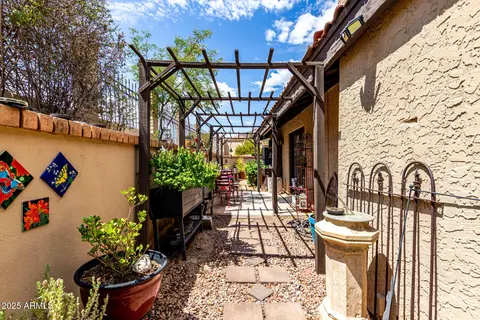 Exterior - 245 E Dahlia Dr, Phoenix, AZ 85022 photo 8 of 12