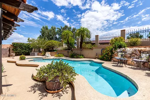Exterior - 245 E Dahlia Dr, Phoenix, AZ 85022 photo 6 of 12