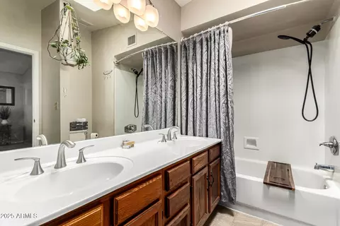 Bath - 4037 E Contessa St, Mesa, AZ 85205 photo 2 of 3