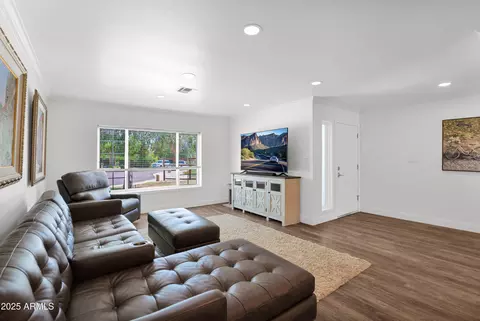 2607 E Mercer Ln, Phoenix, AZ 85028 photo 8