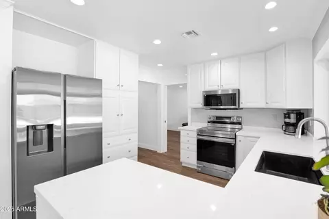 2607 E Mercer Ln, Phoenix, AZ 85028 photo 13