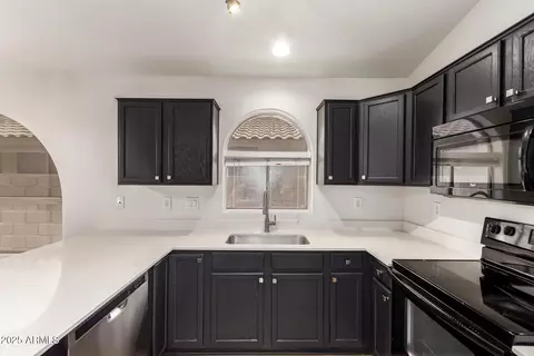 Kitchen - 515 E Sherri Dr, Gilbert, AZ 85296 photo 2 of 2