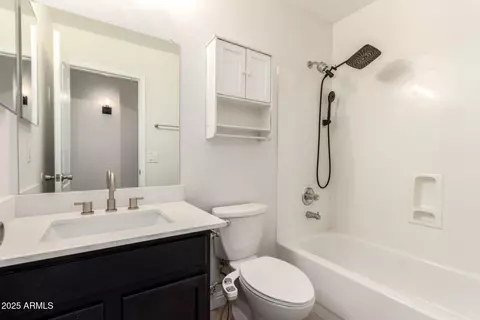 Bath - 515 E Sherri Dr, Gilbert, AZ 85296 photo 3 of 3