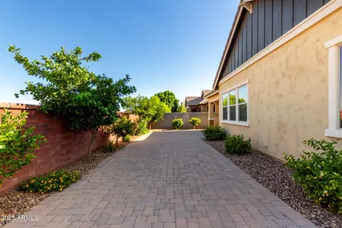 Exterior - 2811 S Jeffry St, Gilbert, AZ 85295 photo 7 of 7