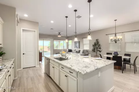Kitchen - 2811 S Jeffry St, Gilbert, AZ 85295 photo 4 of 5
